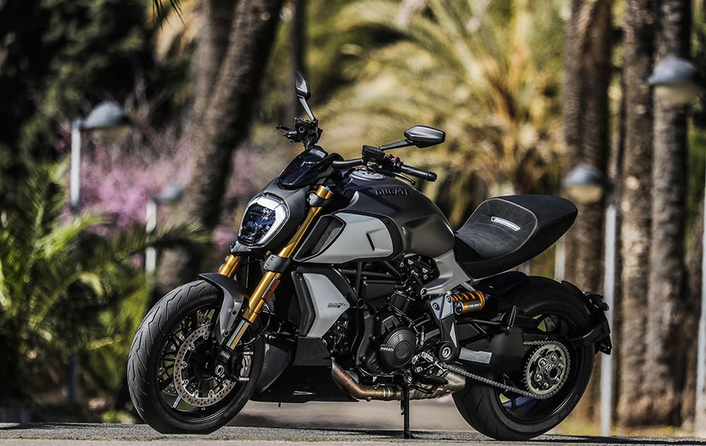 DIAVEL-1260-S-STATIC-29_UC71645_Low ducati diavel