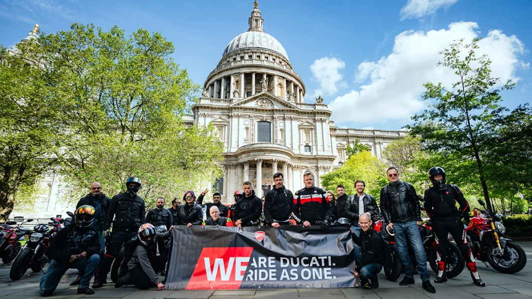 London_ UK_UC632849_Mid copia #WeRideAsOne